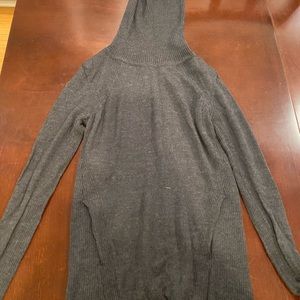 Lululemon size 6, 100% merino wool turtleneck sweater